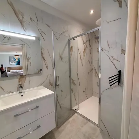 - A La Campagne, Vittorio